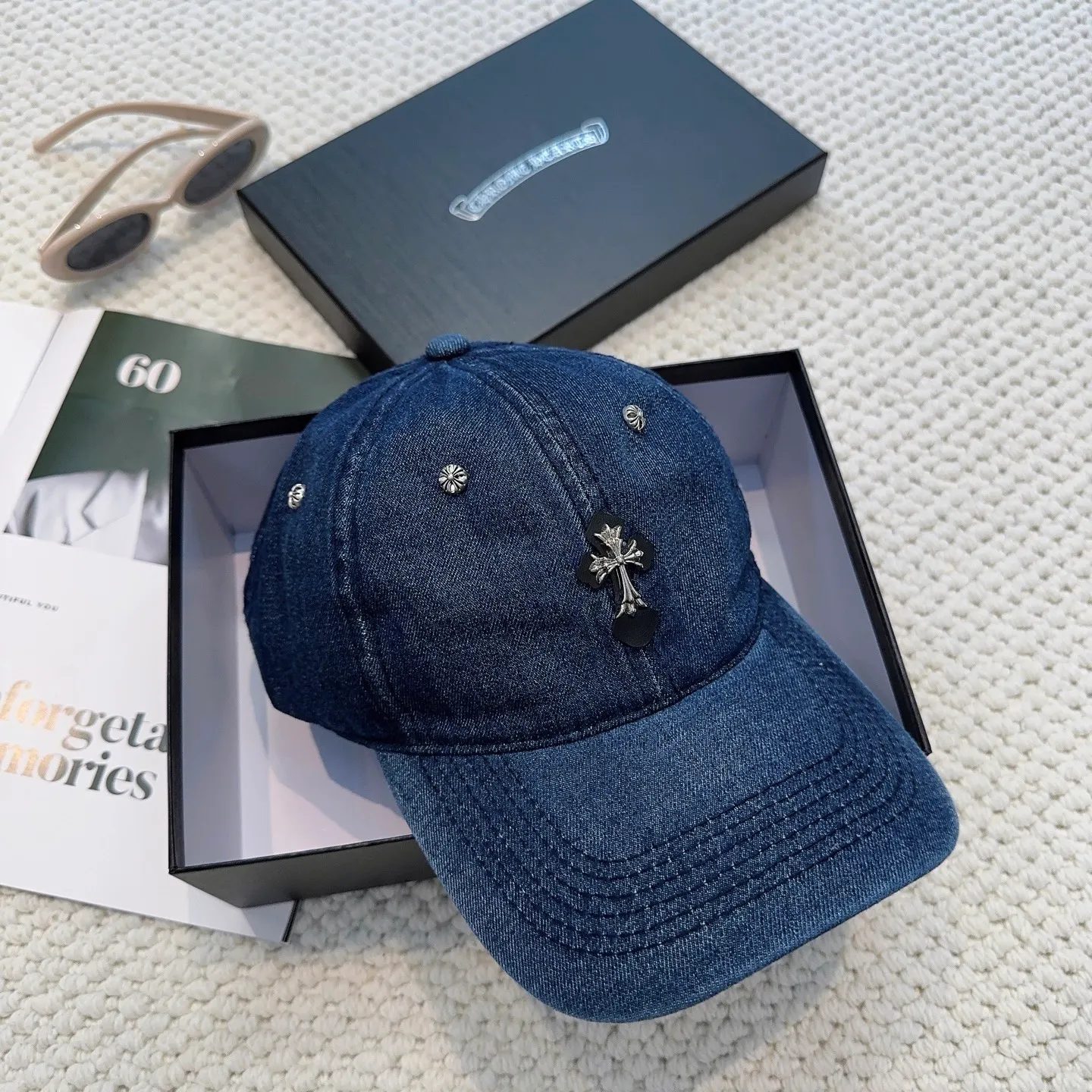 P60 Crow Heart 🆕🆕25 new washed denim baseball cap, personalized fashion classic cross logo, casual with a cool feeling, unisex style, same style for men and women! Very easy to match! Head circumference: 56-58cm is available
